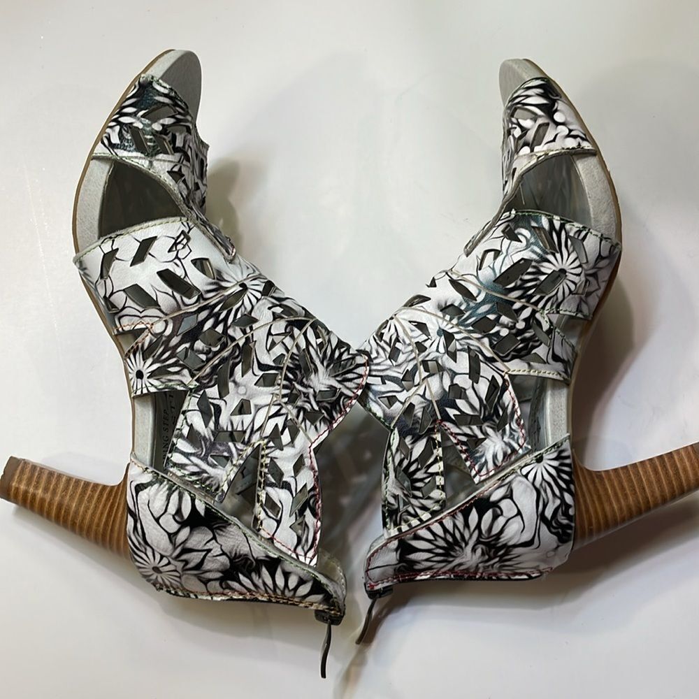 L’Artistic Womens Spring Step Amora Hand Painted Leather Sandal Heel Sz 10.5 - Picture 9 of 14